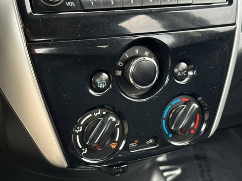 Used 2018 Nissan Versa Note SV FWD image 25