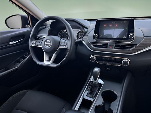 Certified 2025 Nissan Altima 2.5 SV FWD image 7