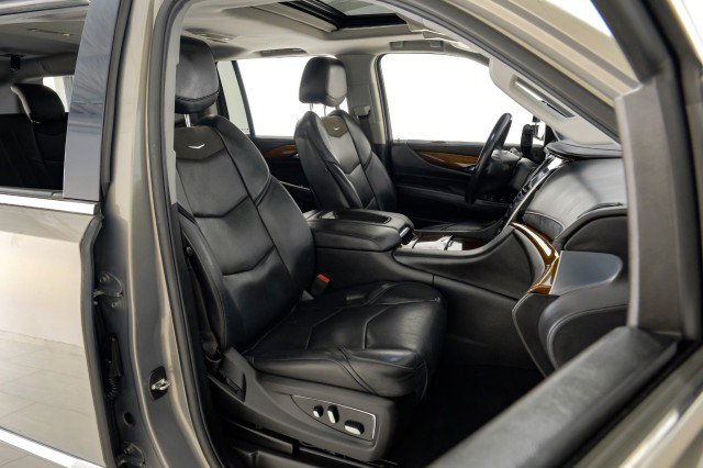 Used 2018 Cadillac Escalade ESV Luxury RWD image 42