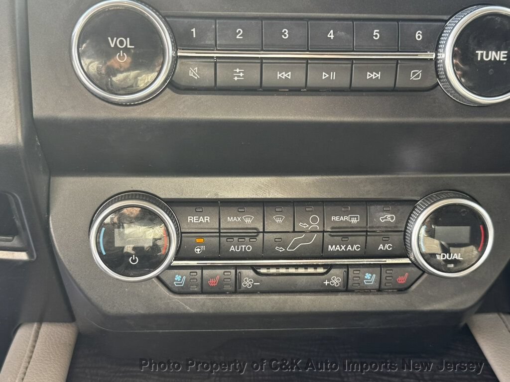 Used 2019 Ford Expedition Limited w/ Equipment Group 302A AWD/4WD image 18