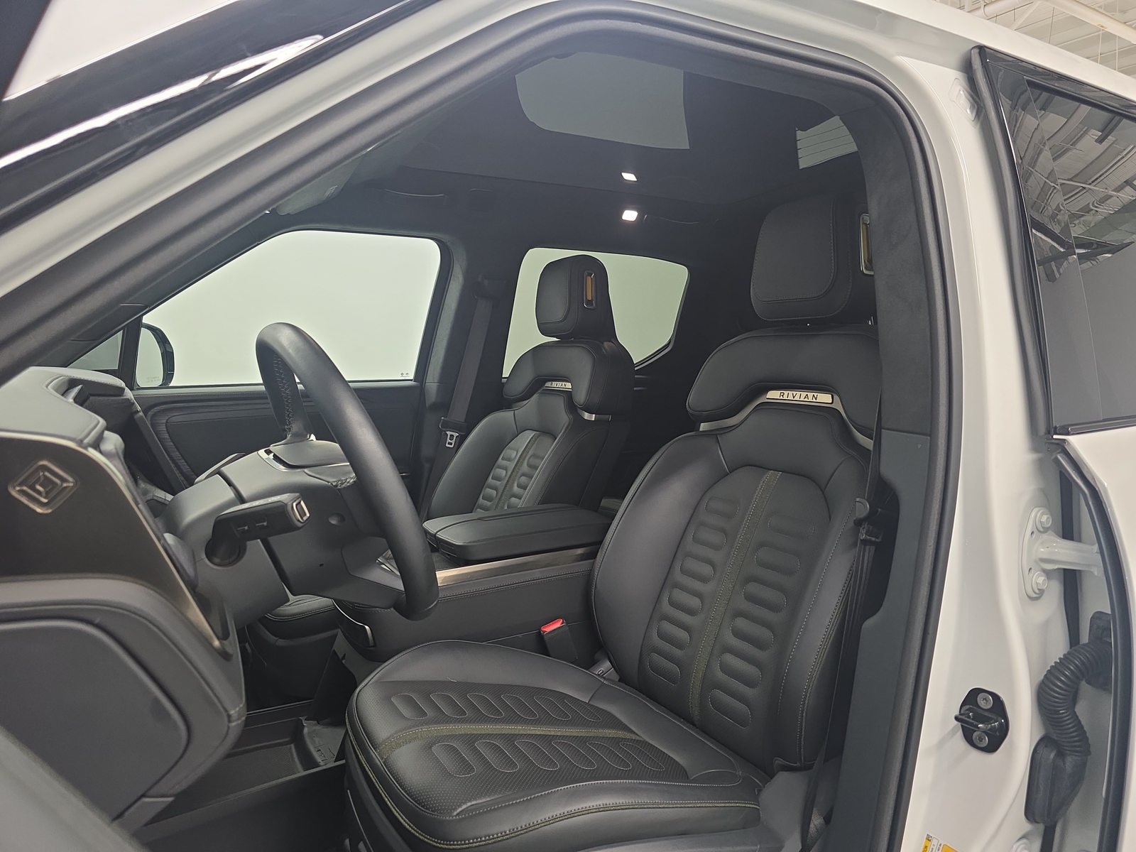 Used 2022 Rivian R1T Adventure AWD/4WD image 20