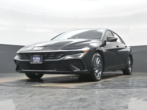 Used 2024 Hyundai Elantra Blue image 25