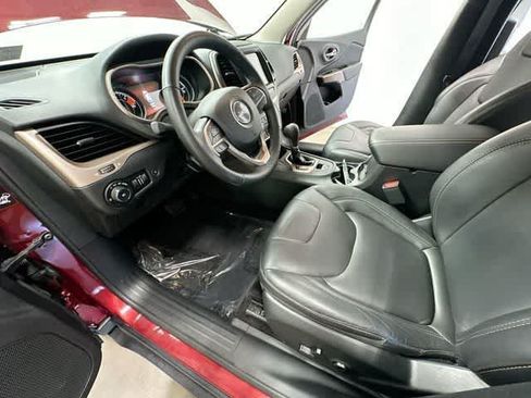 Used 2018 Jeep Cherokee Limited AWD/4WD image 16