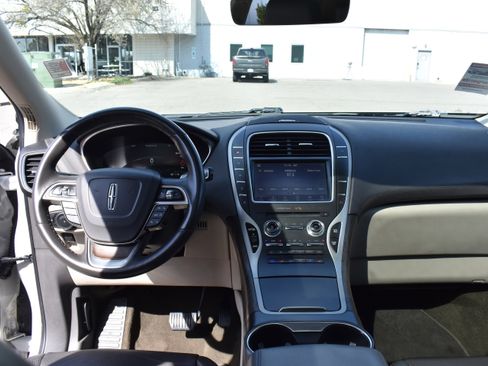 Used 2020 Lincoln Nautilus Reserve image 34