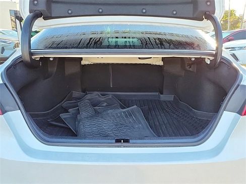 Used 2022 Toyota Camry XLE image 6