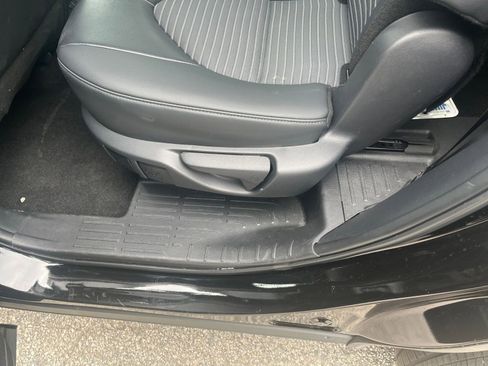 Used 2025 Toyota Highlander XSE AWD/4WD image 25