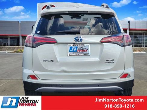 Used 2018 Toyota RAV4 Limited image 8