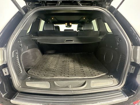 Used 2018 Jeep Grand Cherokee Overland RWD image 31