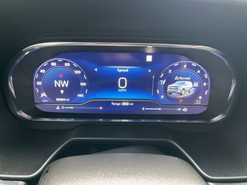 Used 2022 Chevrolet Suburban LT w/ Luxury Package AWD/4WD image 4