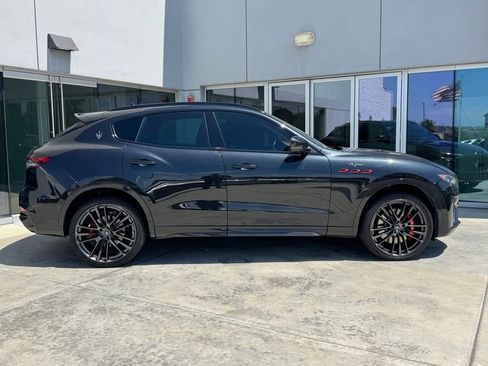 Used 2022 Maserati Levante Trofeo image 4