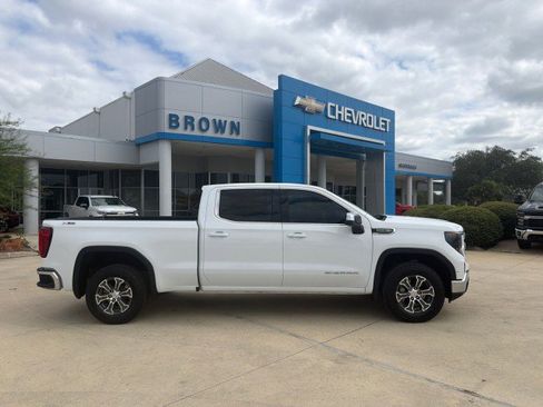 Used 2024 GMC Sierra 1500 SLE AWD/4WD image 1