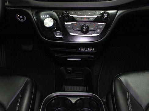 Used 2025 Chrysler Pacifica Select FWD image 21