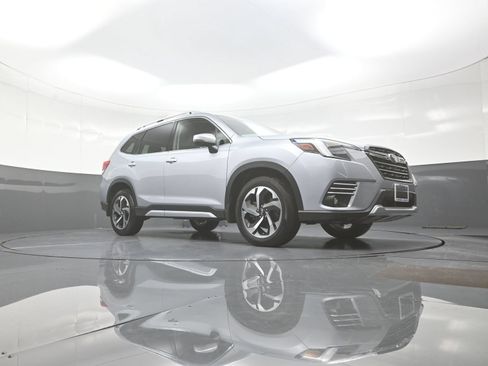 Used 2024 Subaru Forester Touring AWD/4WD image 9