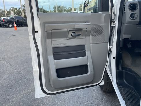 Used 2011 Ford E-350 and Econoline 350 XLT image 30
