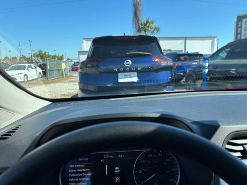 Used 2025 Nissan Versa SV image 15