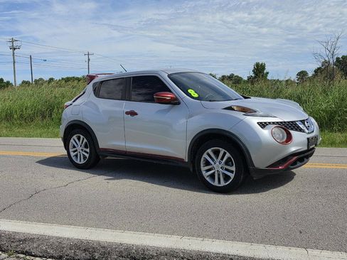 Used 2015 Nissan Juke S FWD image 1