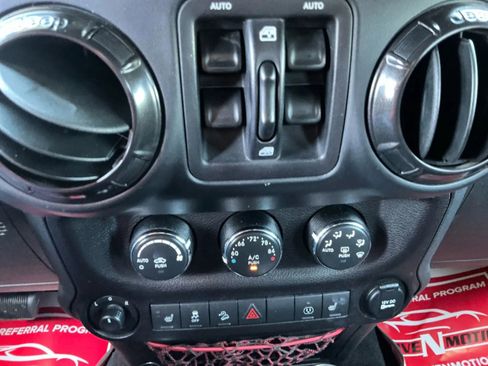 Used 2018 Jeep Wrangler Unlimited Rubicon image 31