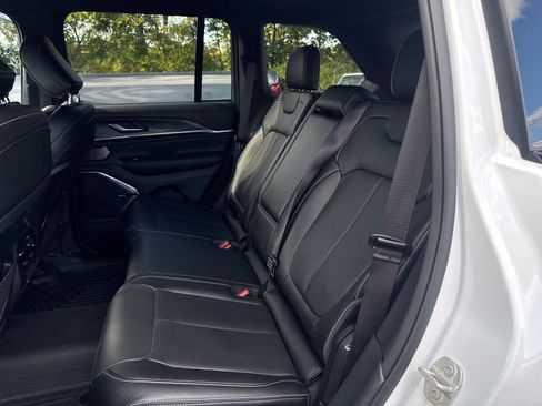 Certified 2023 Jeep Grand Cherokee Overland AWD/4WD image 12