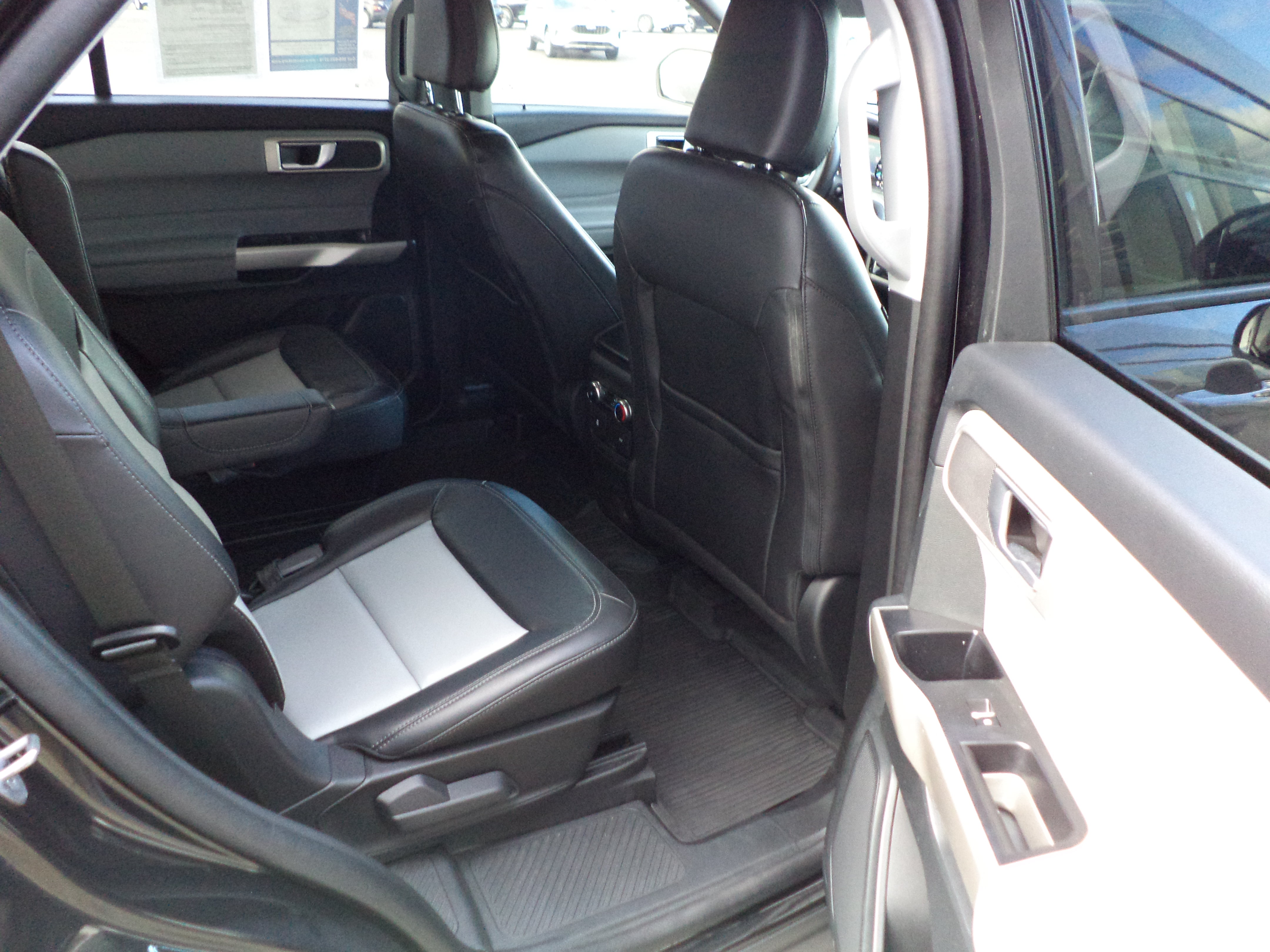 Used 2023 Ford Explorer XLT w/ Equipment Group 202A AWD/4WD image 7