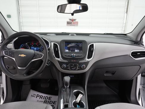 Used 2023 Chevrolet Equinox LS w/ LS Convenience Package image 3