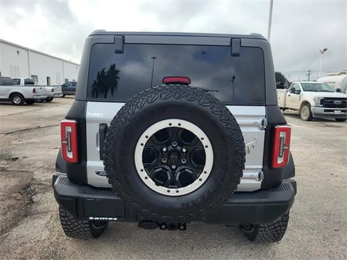 Used 2023 Ford Bronco Badlands image 16