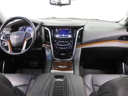Used 2019 Cadillac Escalade Luxury image 22