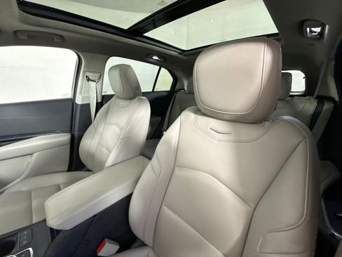 Used 2019 Cadillac XT4 Luxury w/ Cold Weather Package image 9