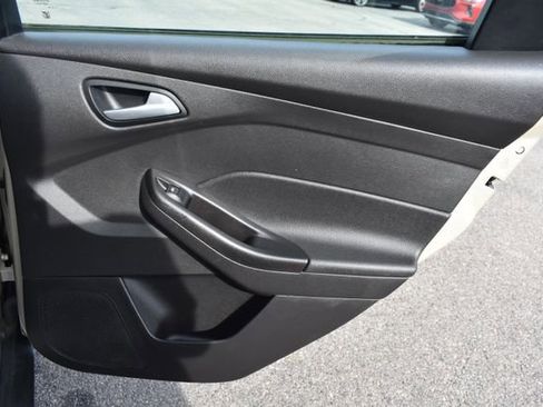 Used 2017 Ford Focus SE FWD image 34