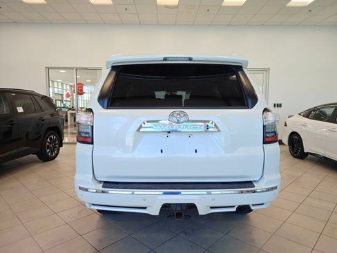Used 2018 Toyota 4Runner Limited AWD/4WD image 3