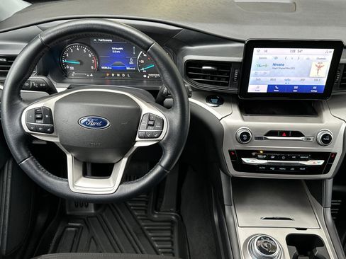 Used 2022 Ford Explorer XLT image 14