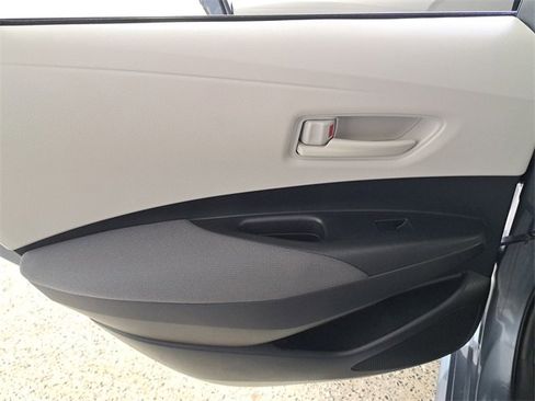 Used 2022 Toyota Corolla L image 14