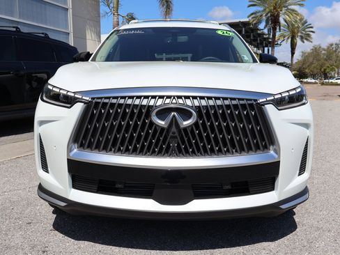 Certified 2026 INFINITI QX60 Luxe w/ Family Package image 13