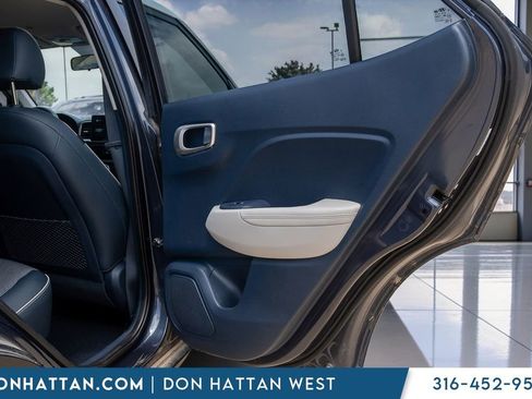 Used 2022 Hyundai Venue Limited FWD image 25