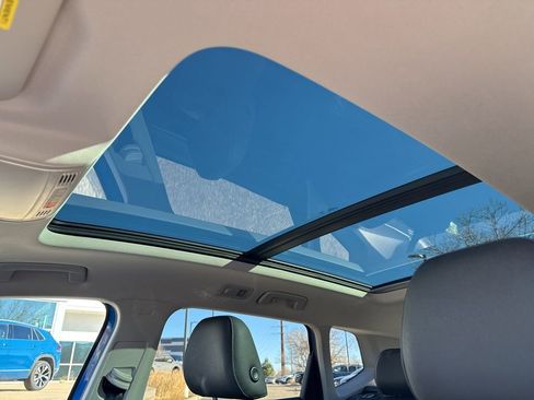 Certified 2025 Volkswagen Taos SE image 24