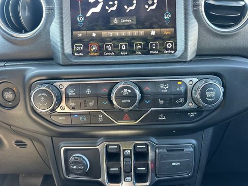 Used 2023 Jeep Wrangler Unlimited Sahara w/ Cold Weather Group AWD/4WD image 32