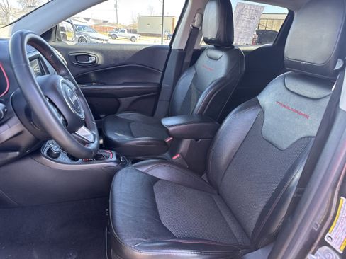 Used 2021 Jeep Compass Trailhawk AWD/4WD image 3