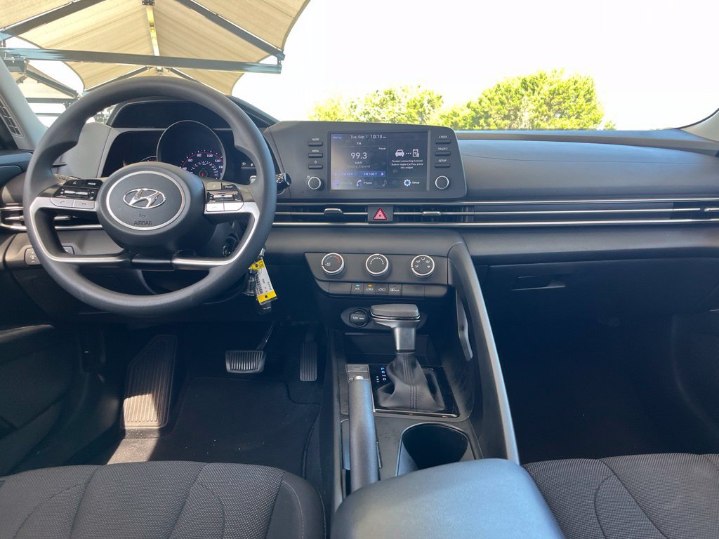 Used 2023 Hyundai Elantra SE FWD image 11