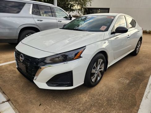 Used 2025 Nissan Altima 2.5 S FWD image 3