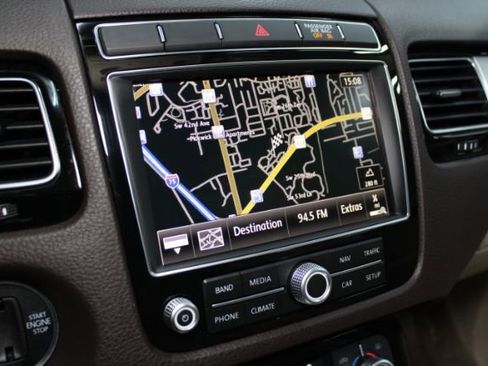 Used 2015 Volkswagen Touareg Sport image 15