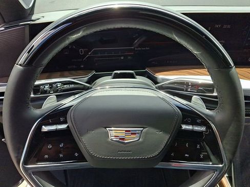 Certified 2025 Cadillac Escalade Sport Platinum w/ LPO, Floor Liner Package AWD/4WD image 19