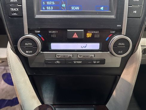 Used 2014 Toyota Camry XLE image 24