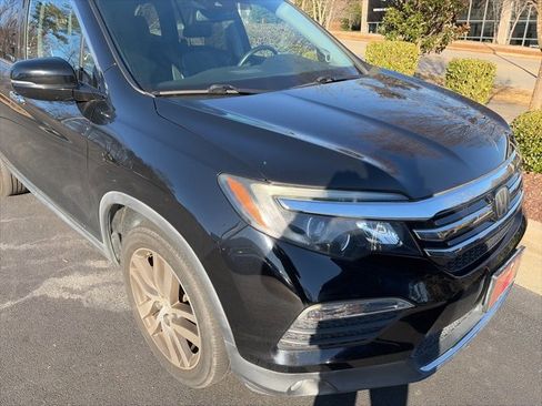 Used 2017 Honda Pilot Elite image 10