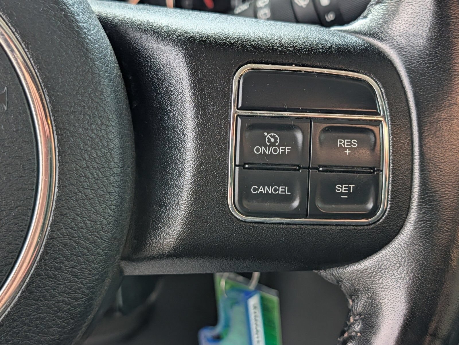 Used 2018 Jeep Wrangler Sahara w/ Connectivity Group AWD/4WD image 29