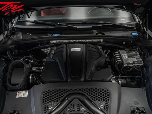 Used 2020 Porsche Macan Turbo image 54