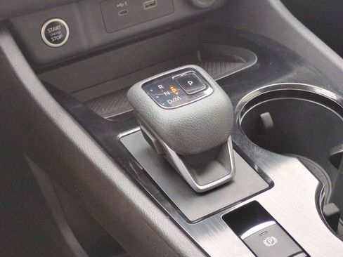 Used 2023 Nissan Rogue SV image 15