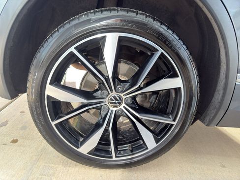 Used 2022 Volkswagen Tiguan SEL R-Line image 21