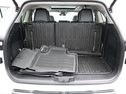 Used 2025 Toyota Highlander Platinum image 33