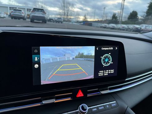 Used 2025 Hyundai Elantra SEL image 17