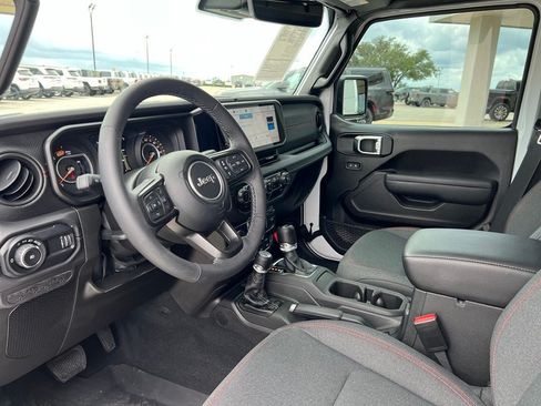 Used 2025 Jeep Wrangler Unlimited Rubicon w/ Convenience Group AWD/4WD image 11