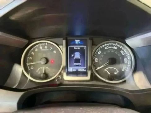 Used 2016 Toyota Tacoma SR5 w/ Towing Package image 45